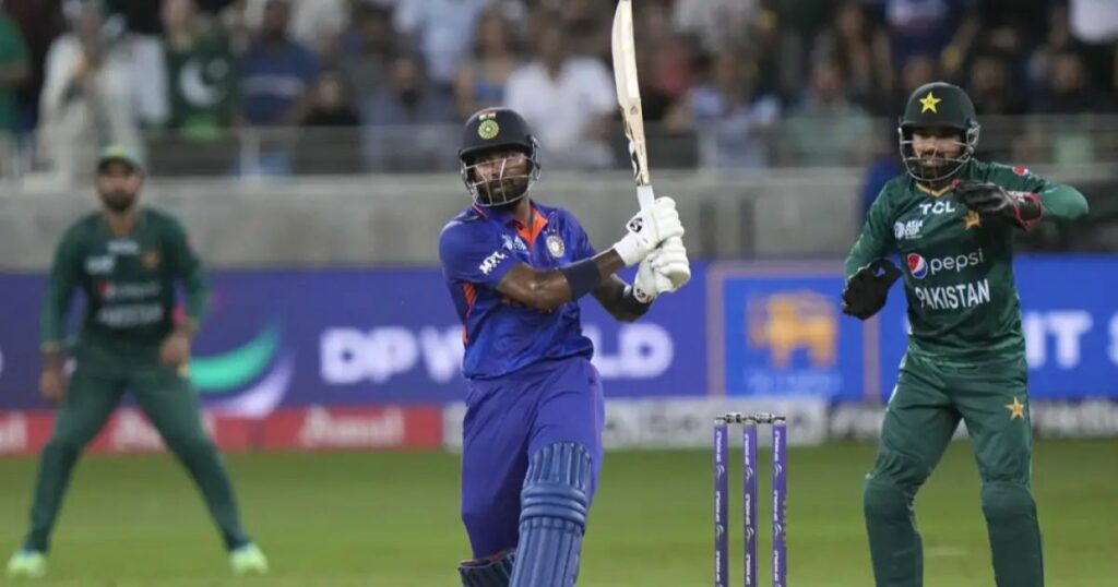 IND VS PAK IND VS PAK: टीम इंडिया के गेंदबाजों के आगे बेबस दिखाई दिए पकिस्तान टीम के खिलाड़ी, 5 विकेट के साथ जीत को किया अपने नाम