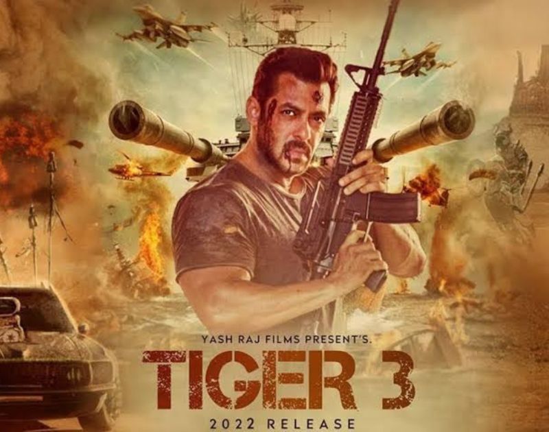 sal3 फिल्म 'टाइगर 3' के टीजर रिलीज होने से पहले 56 की उम्र में सलमान खान ने दिखाई धांसू बॉडी